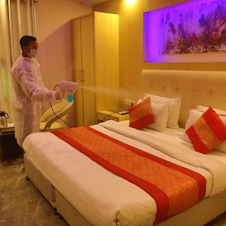 Hotel Shelton New Delhi Exteriör bild