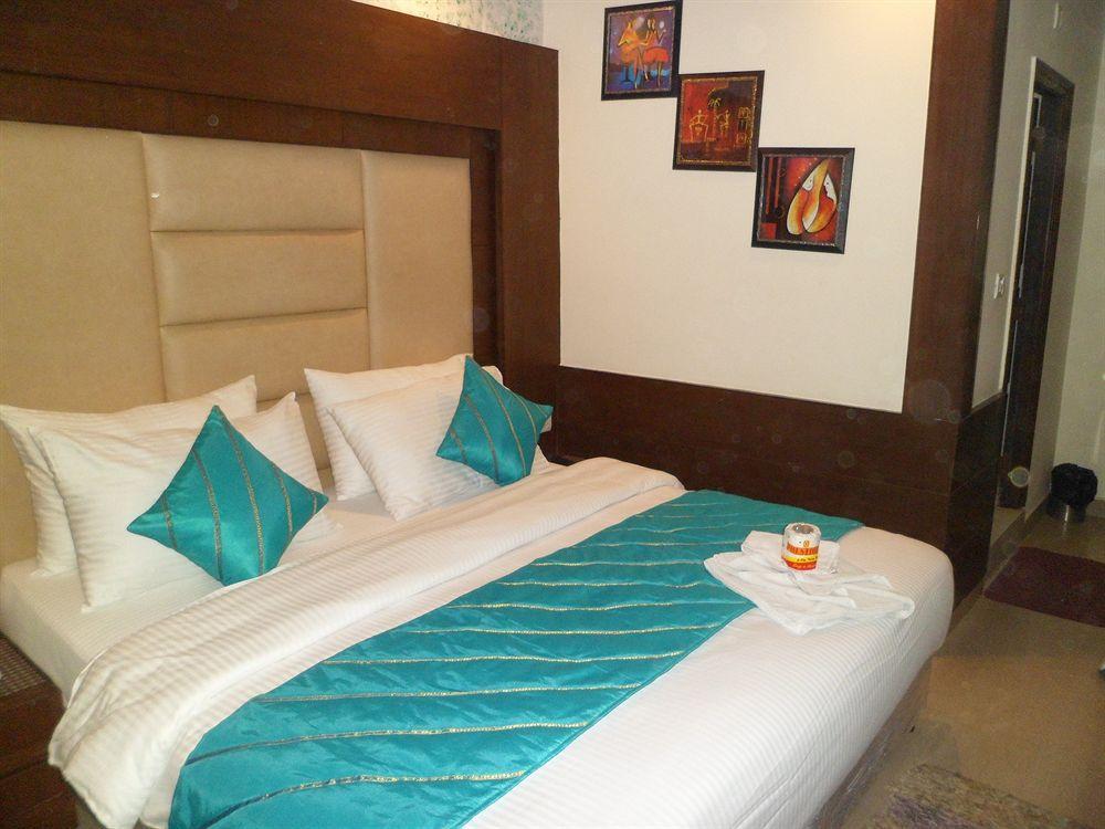 Hotel Shelton New Delhi Exteriör bild
