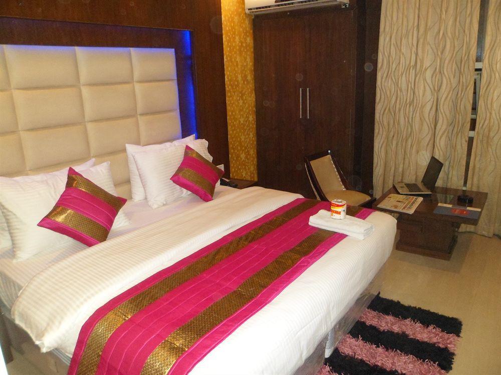 Hotel Shelton New Delhi Exteriör bild