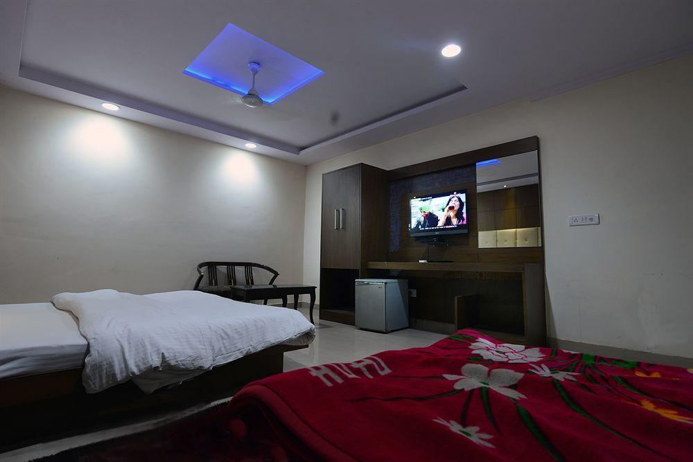 Hotel Shelton New Delhi Exteriör bild