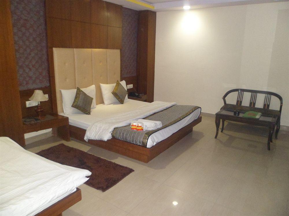 Hotel Shelton New Delhi Exteriör bild