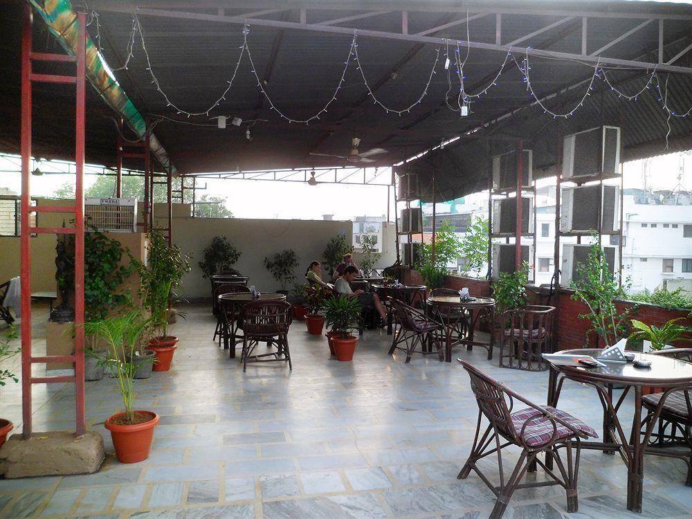 Hotel Shelton New Delhi Exteriör bild