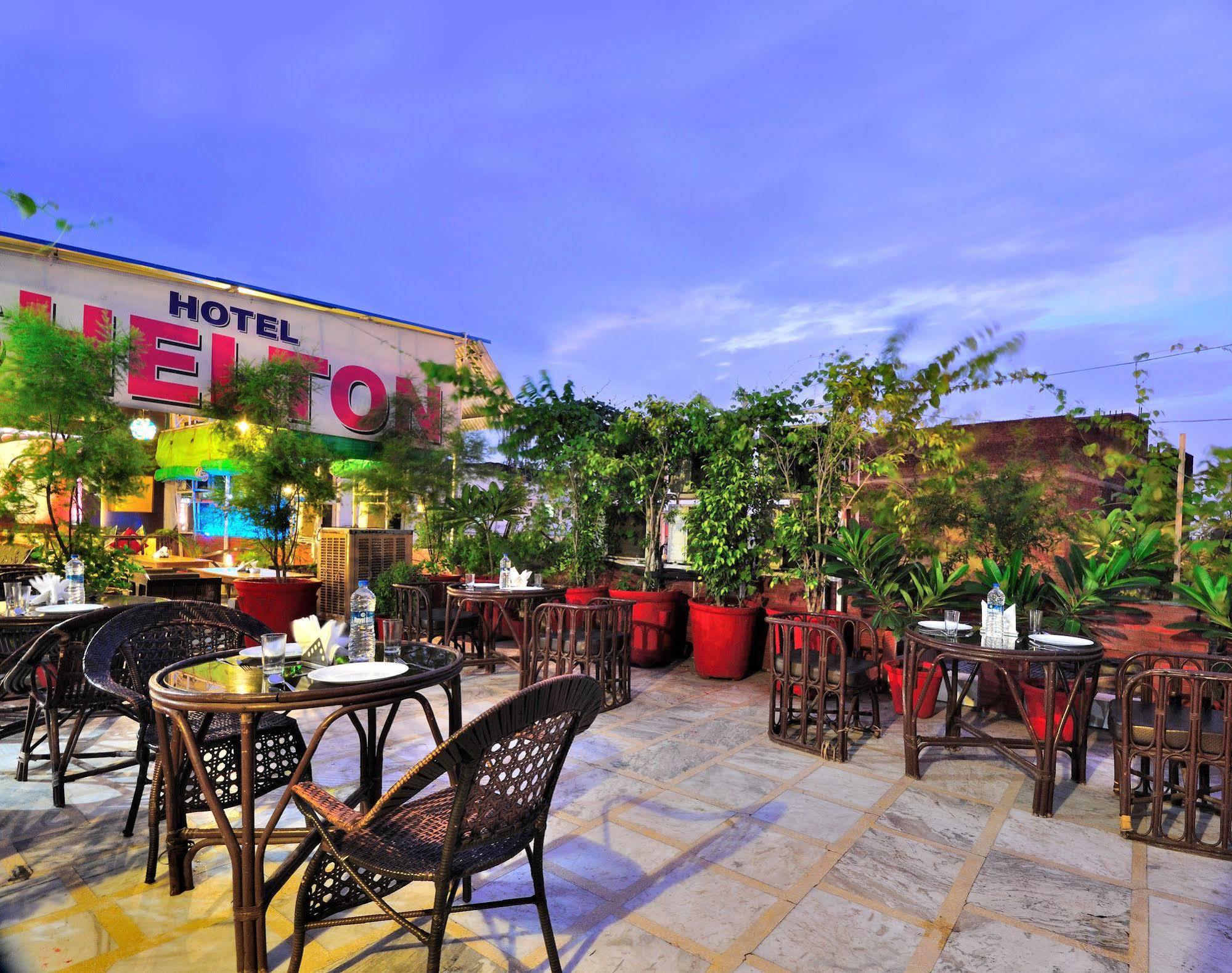 Hotel Shelton New Delhi Exteriör bild