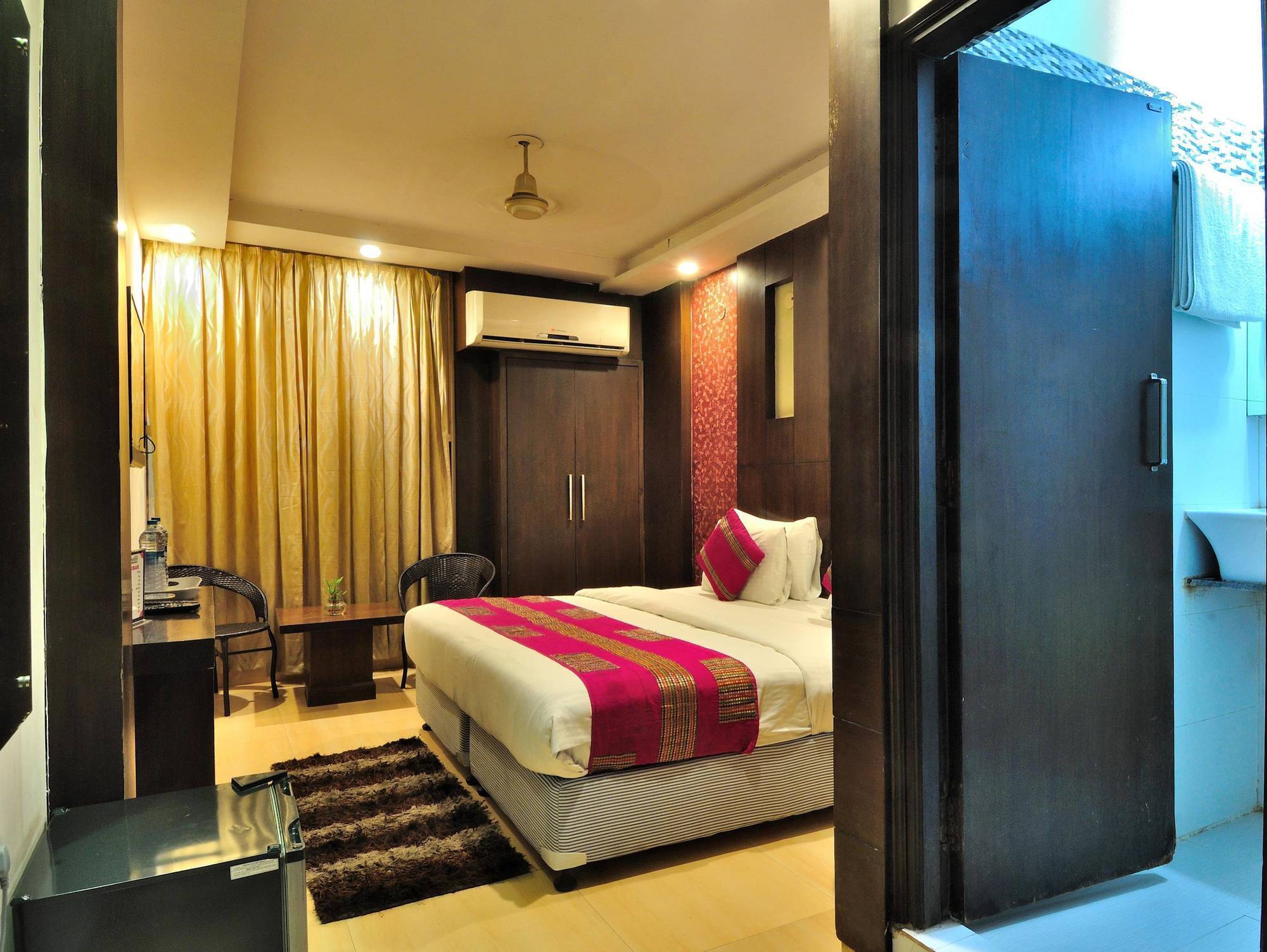 Hotel Shelton New Delhi Exteriör bild