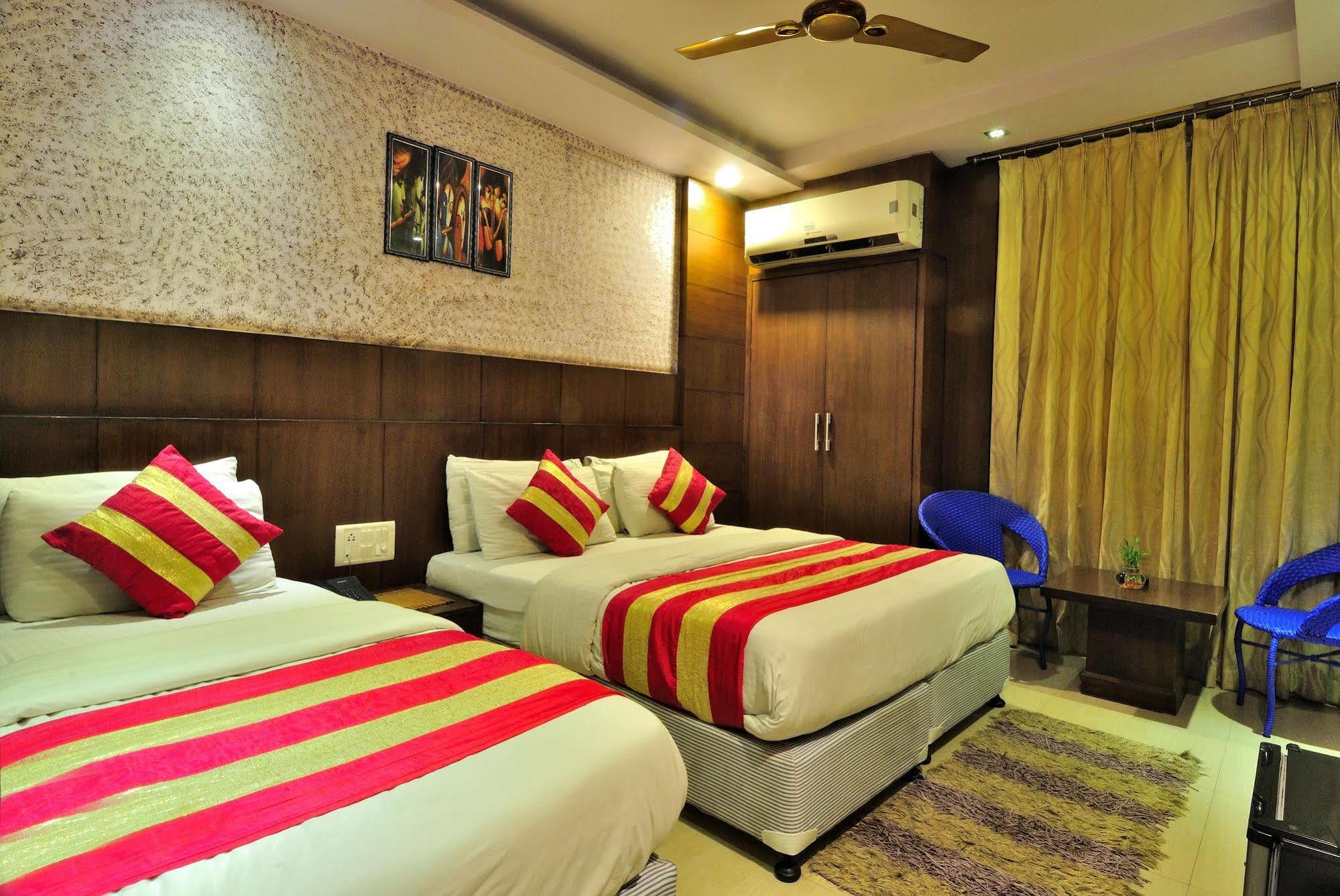 Hotel Shelton New Delhi Exteriör bild