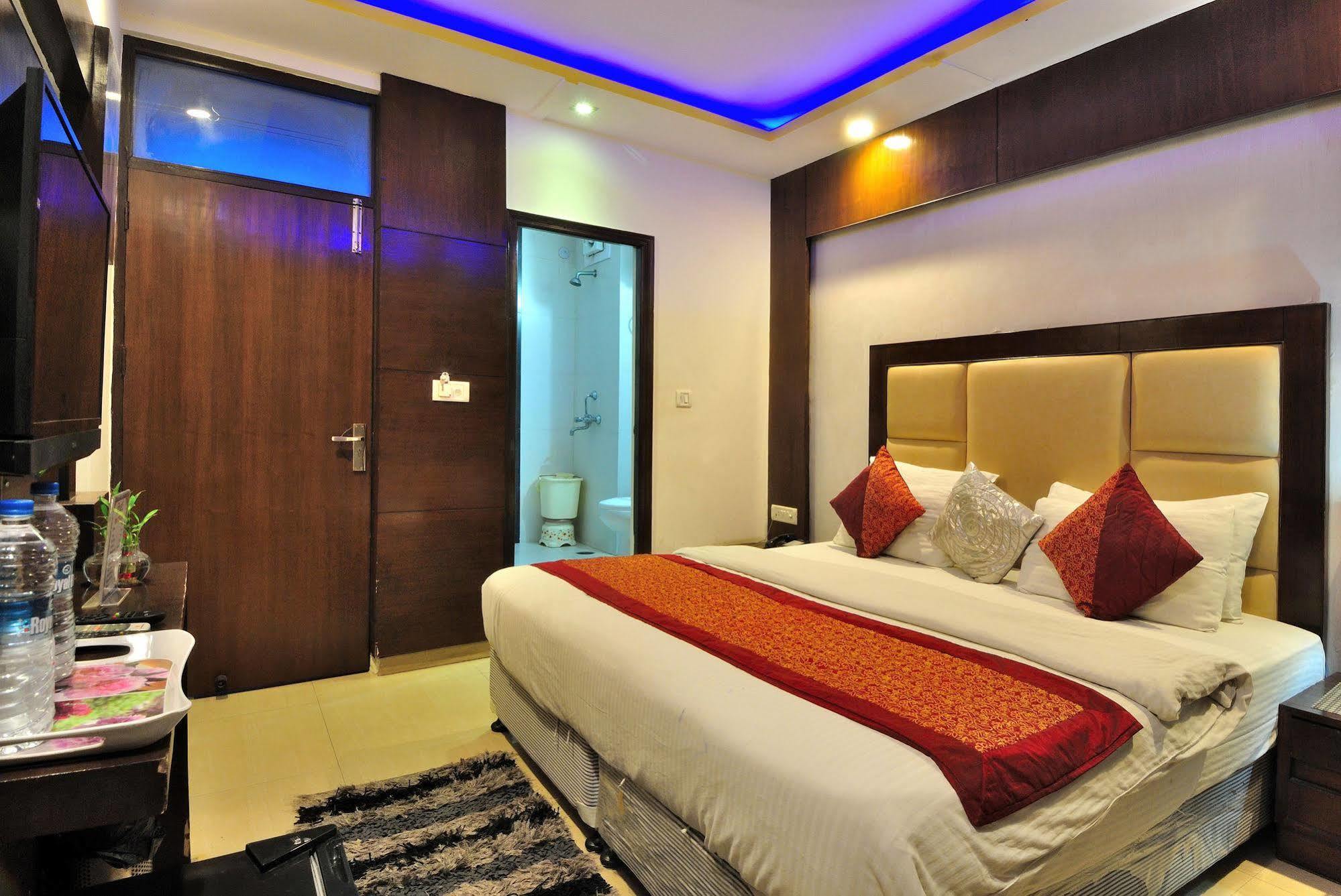 Hotel Shelton New Delhi Exteriör bild