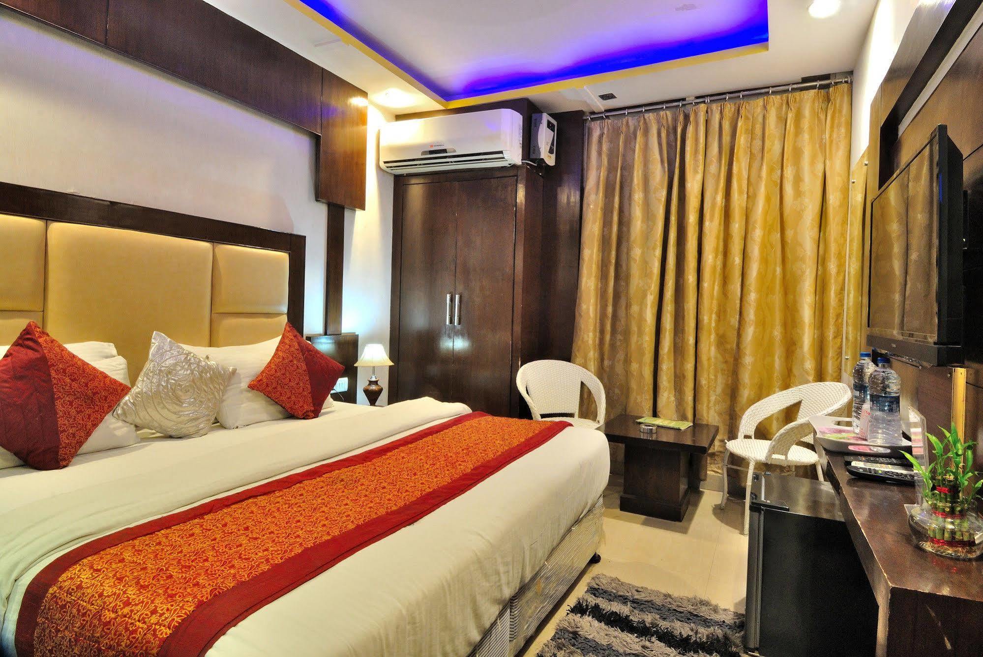 Hotel Shelton New Delhi Exteriör bild