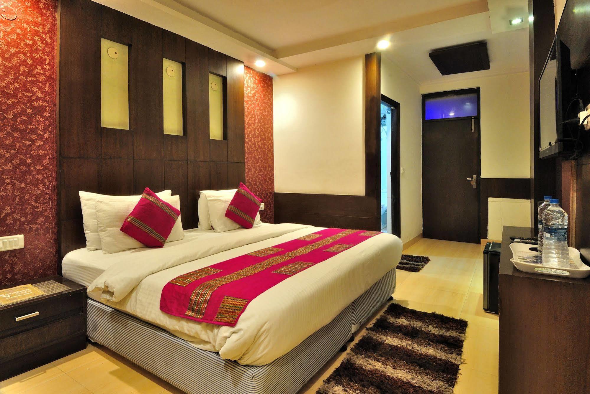 Hotel Shelton New Delhi Exteriör bild