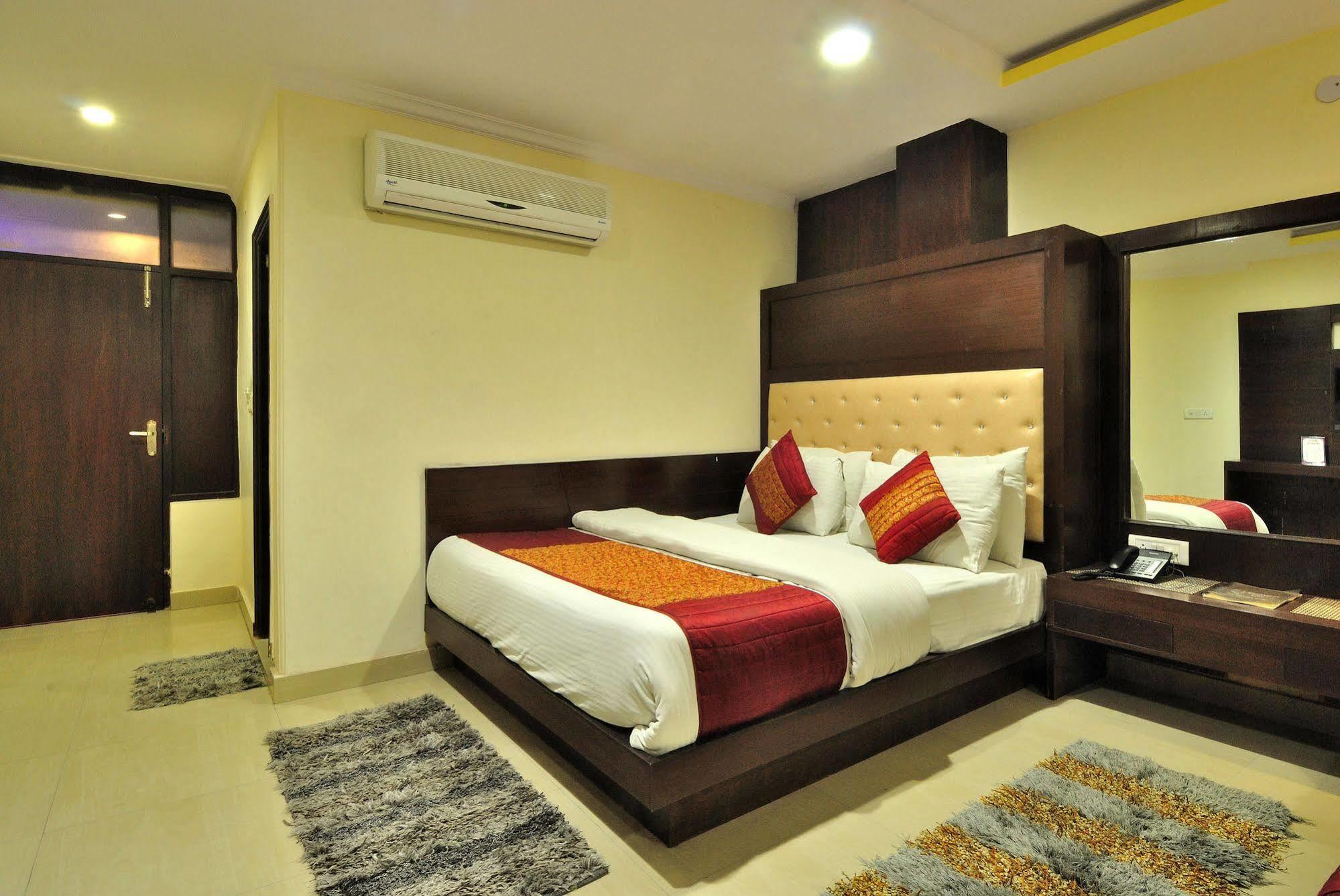 Hotel Shelton New Delhi Exteriör bild