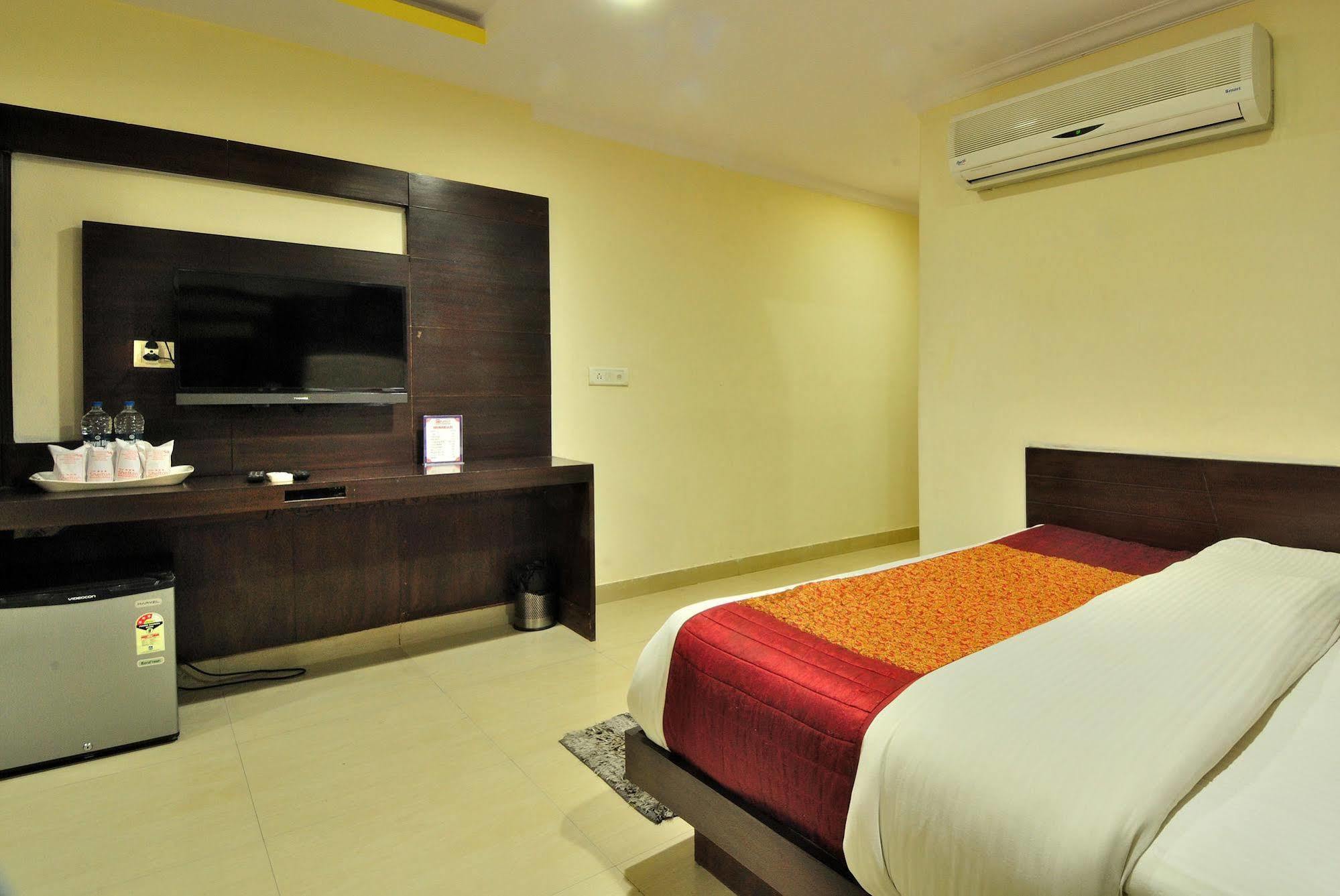 Hotel Shelton New Delhi Exteriör bild