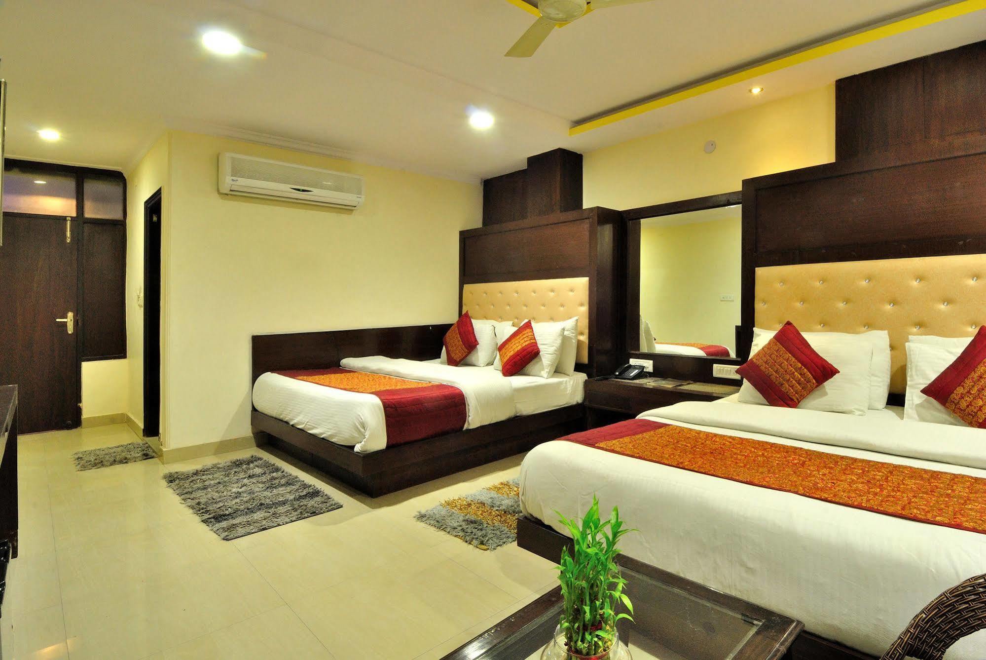 Hotel Shelton New Delhi Exteriör bild