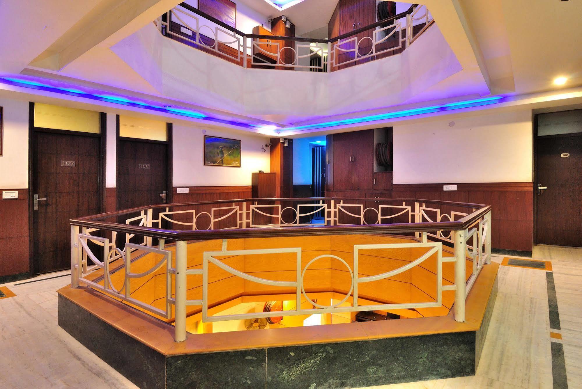 Hotel Shelton New Delhi Exteriör bild