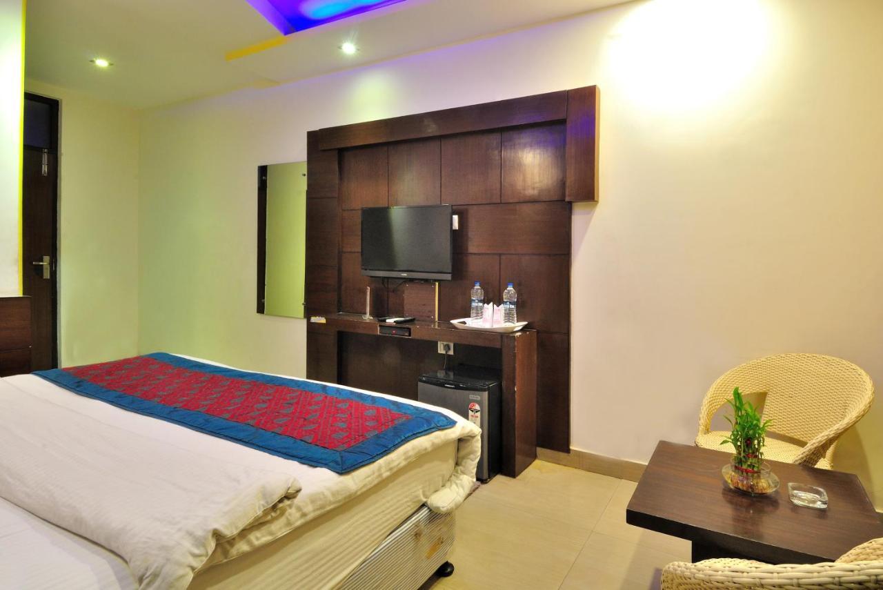 Hotel Shelton New Delhi Exteriör bild