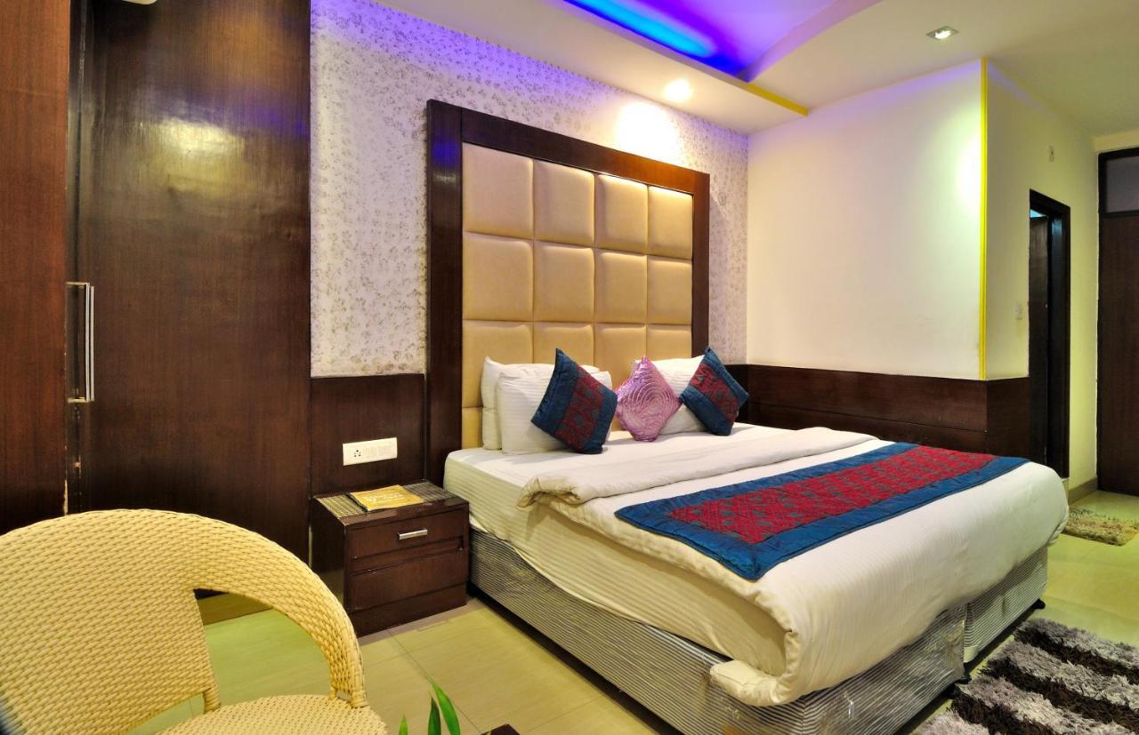 Hotel Shelton New Delhi Exteriör bild