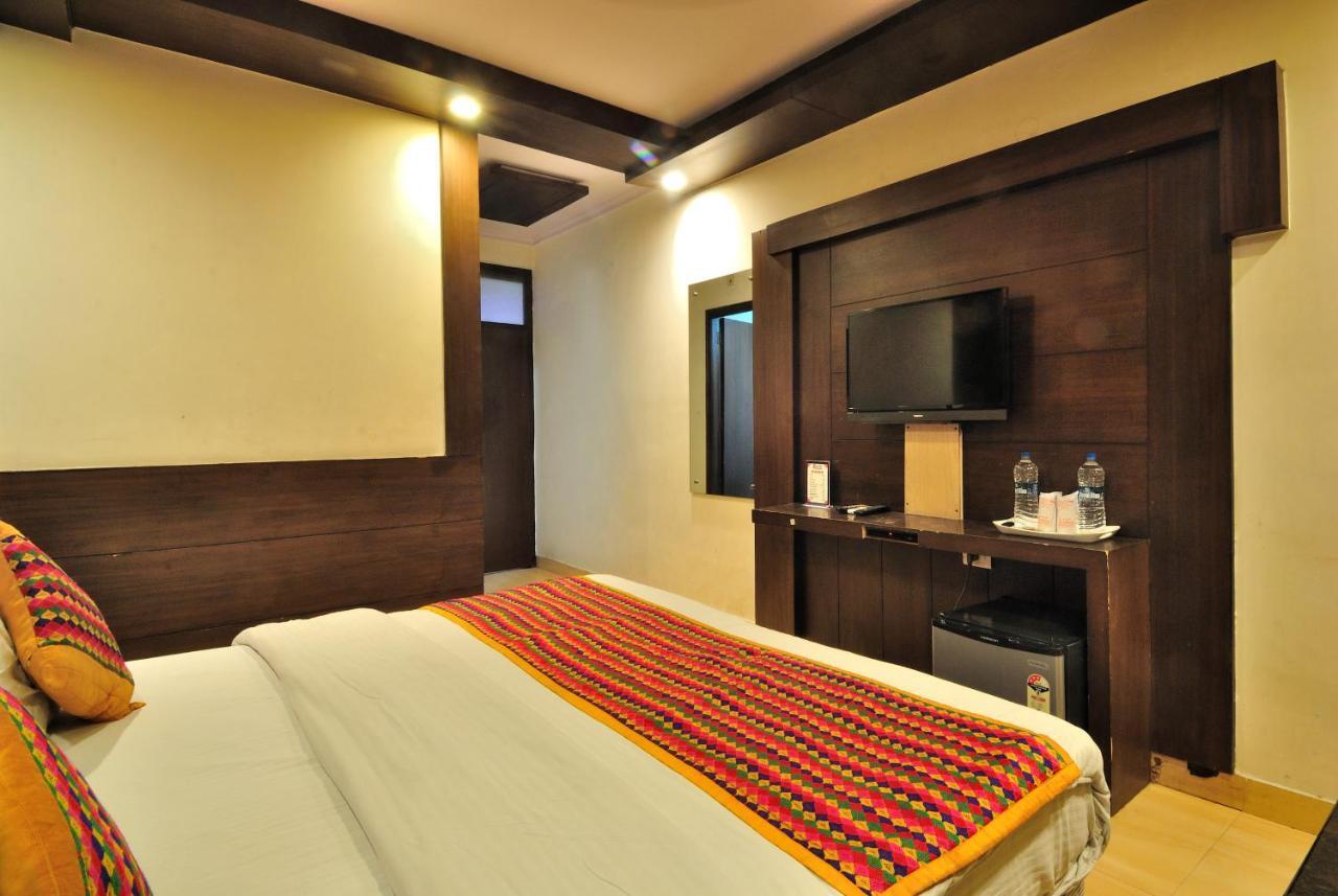 Hotel Shelton New Delhi Exteriör bild
